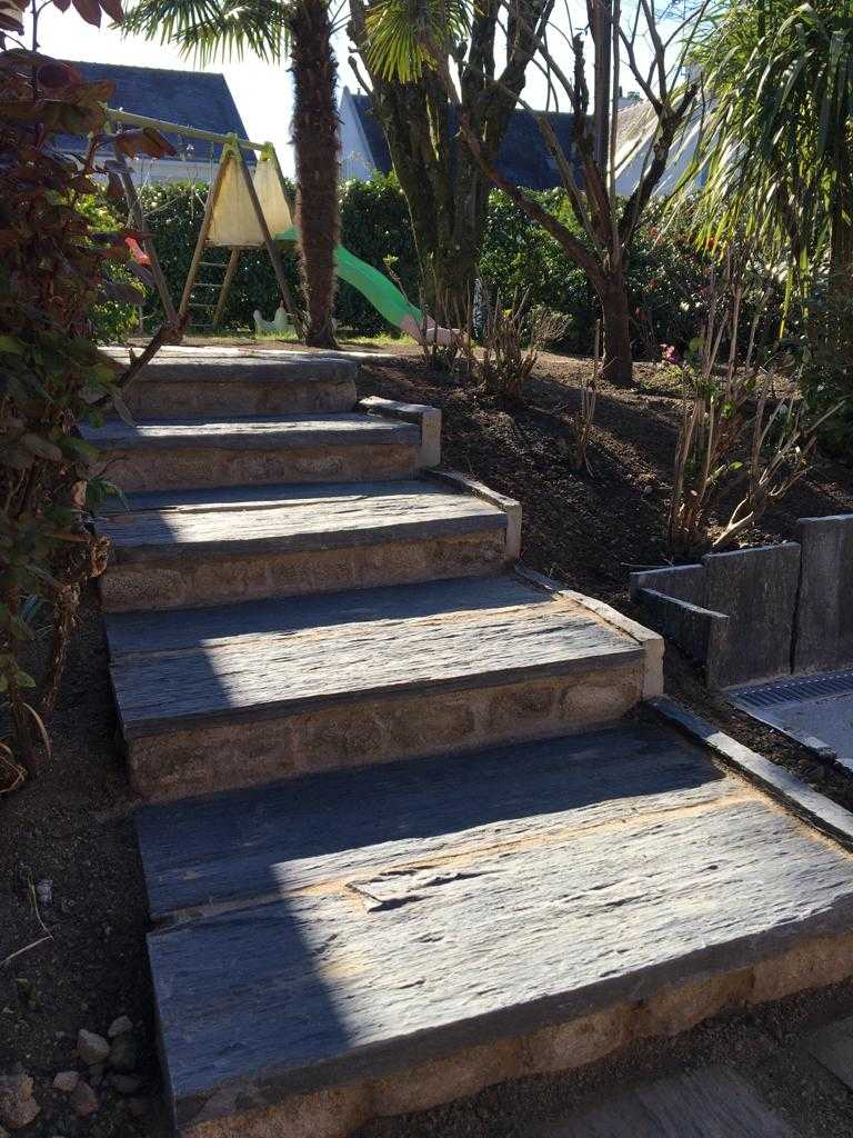 Escalier en palis de schiste et pavés de granit